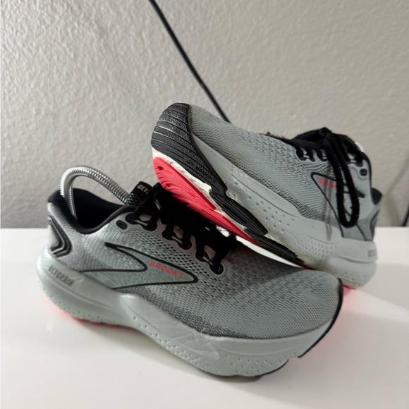 Brooks glycerin 21 Women's Gray and Black Running Shoes - Picture 2 of 10